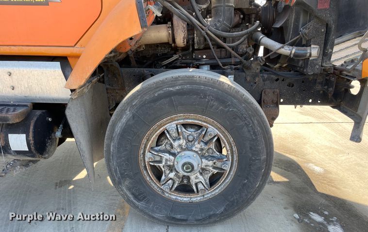 image for item DS5489 1995 International 2674 semi truck