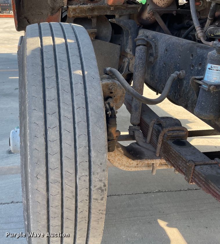 image for item DS5489 1995 International 2674 semi truck