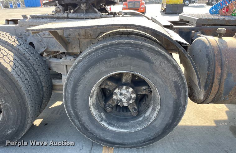 image for item DS5489 1995 International 2674 semi truck