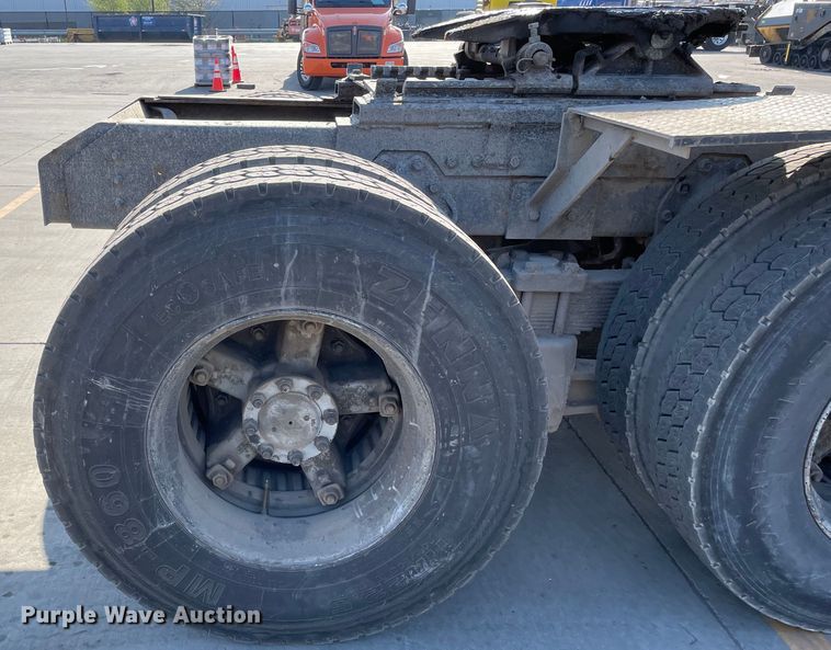 image for item DS5489 1995 International 2674 semi truck