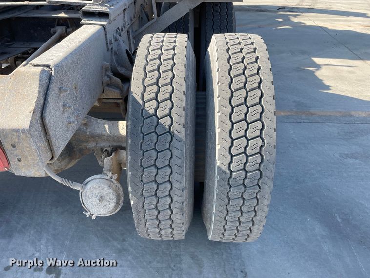 image for item DS5489 1995 International 2674 semi truck