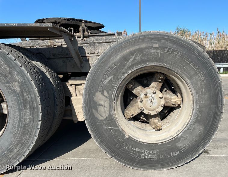 image for item DS5489 1995 International 2674 semi truck