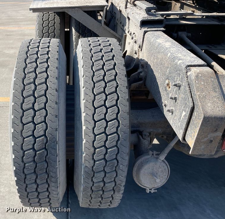 image for item DS5489 1995 International 2674 semi truck