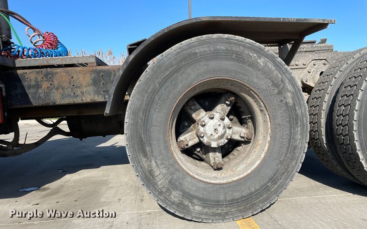 image for item DS5489 1995 International 2674 semi truck