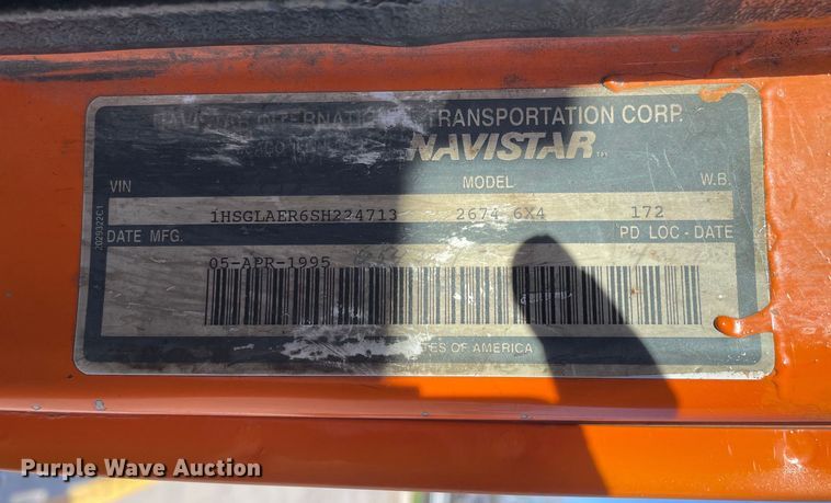 image for item DS5489 1995 International 2674 semi truck