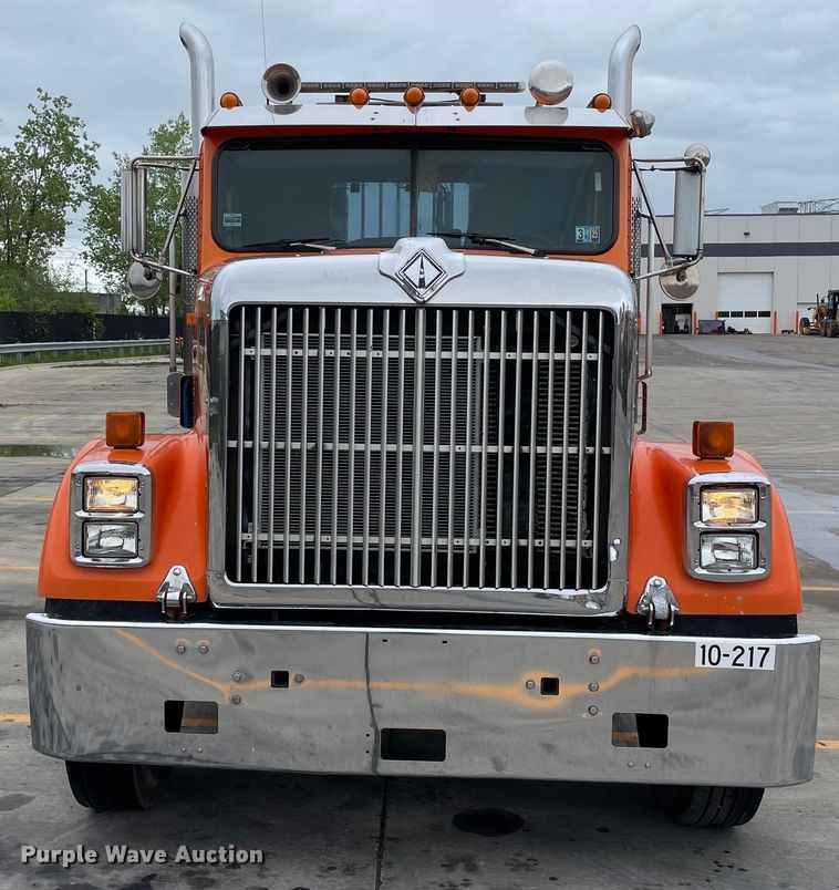 image for item DS5490 1997 International 9200 semi truck