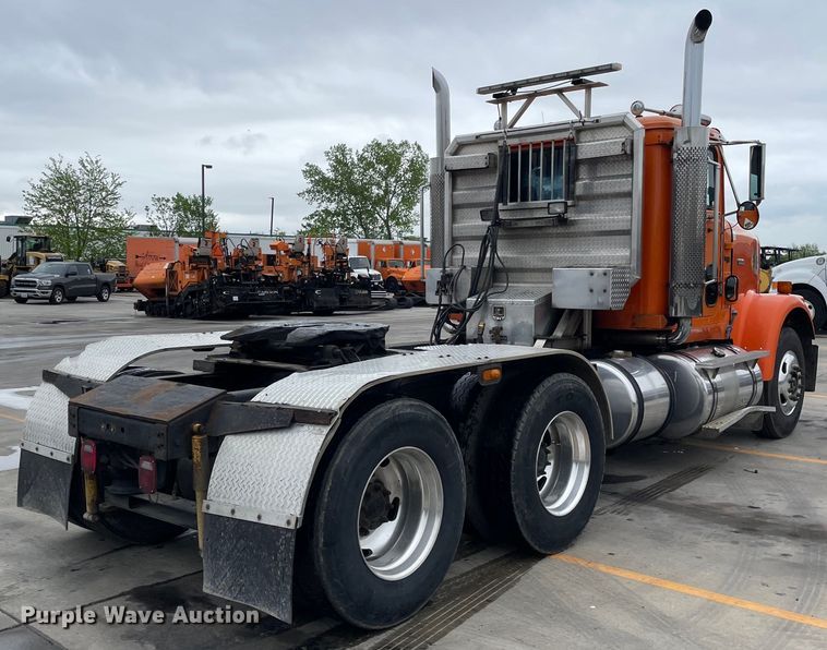 image for item DS5490 1997 International 9200 semi truck