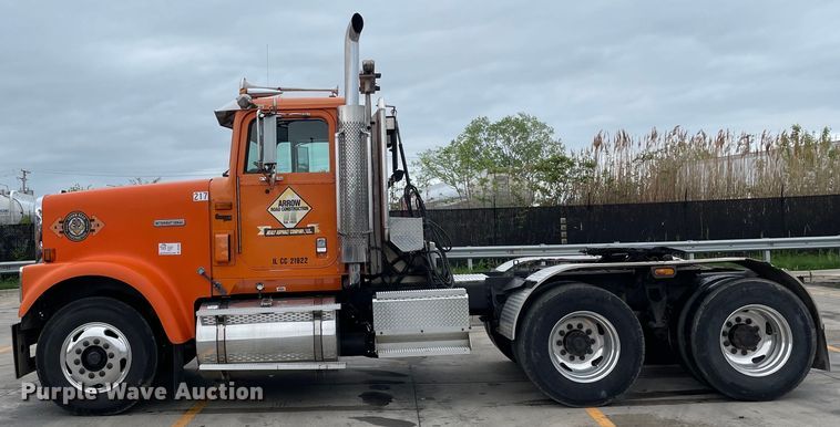 image for item DS5490 1997 International 9200 semi truck