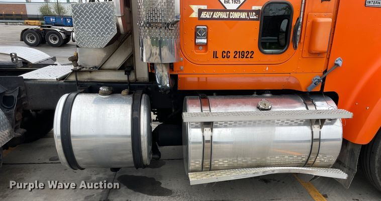 image for item DS5490 1997 International 9200 semi truck