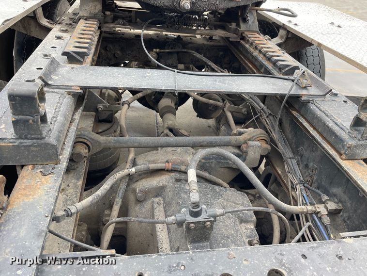 image for item DS5490 1997 International 9200 semi truck