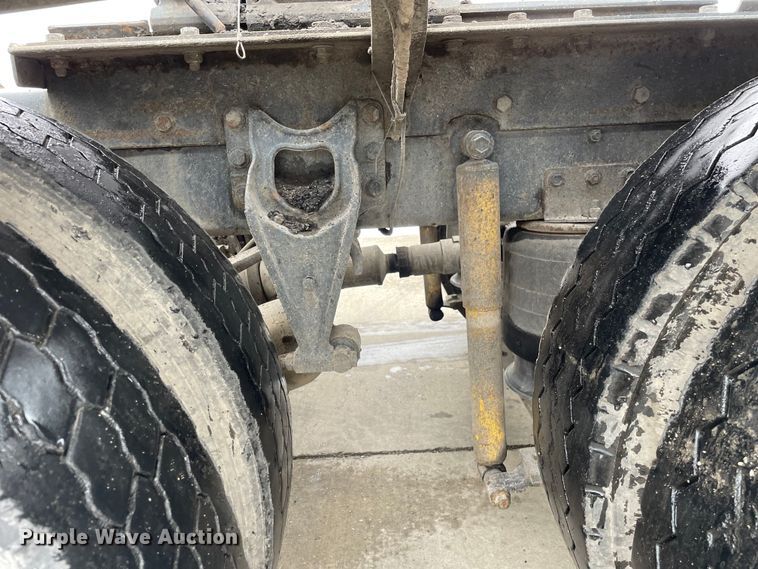 image for item DS5490 1997 International 9200 semi truck