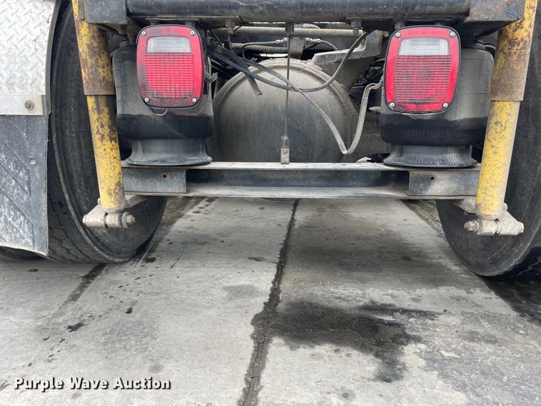 image for item DS5490 1997 International 9200 semi truck