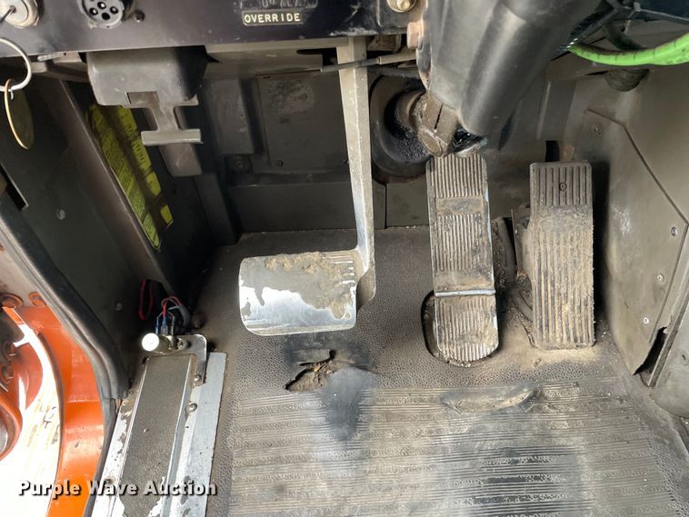 image for item DS5490 1997 International 9200 semi truck