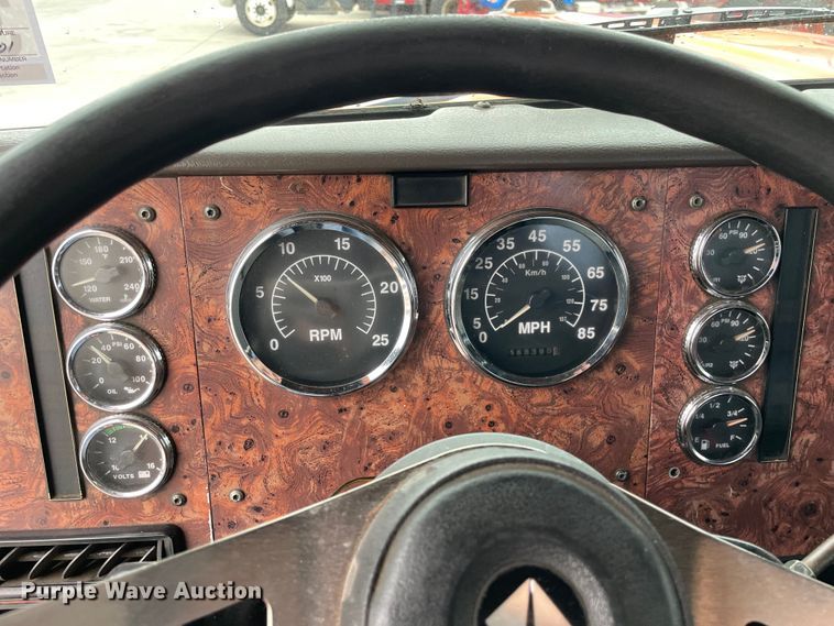 image for item DS5490 1997 International 9200 semi truck