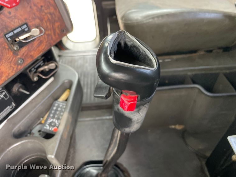 image for item DS5490 1997 International 9200 semi truck