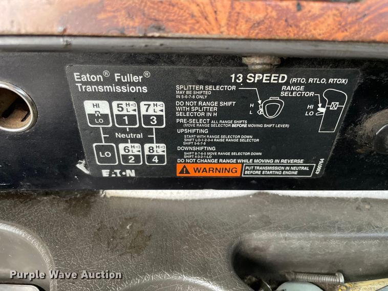 image for item DS5490 1997 International 9200 semi truck