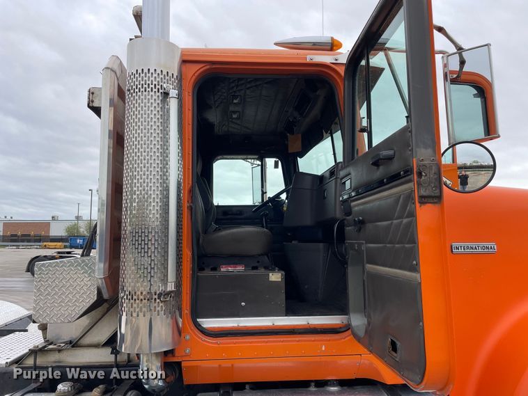 image for item DS5490 1997 International 9200 semi truck