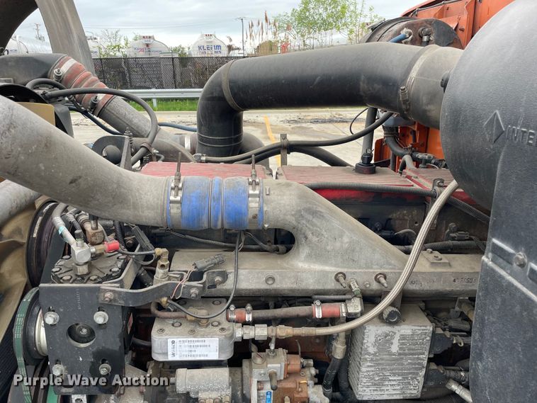 image for item DS5490 1997 International 9200 semi truck