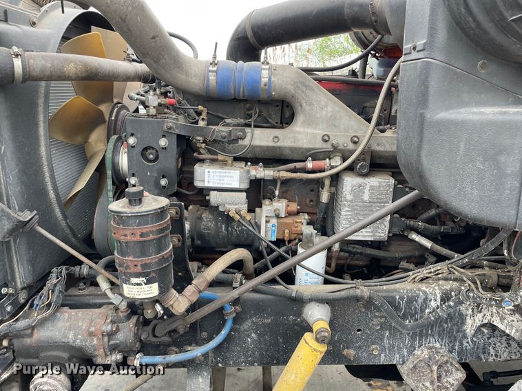 image for item DS5490 1997 International 9200 semi truck