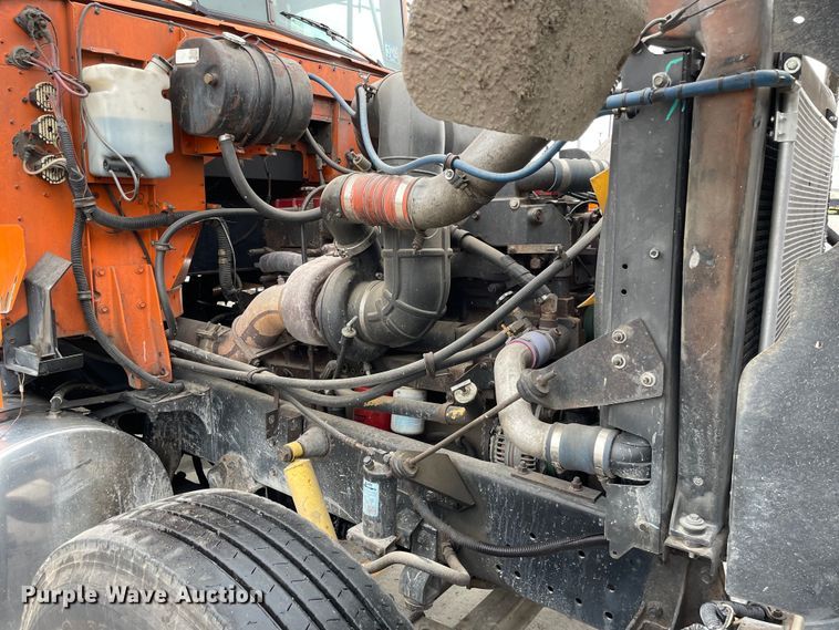 image for item DS5490 1997 International 9200 semi truck