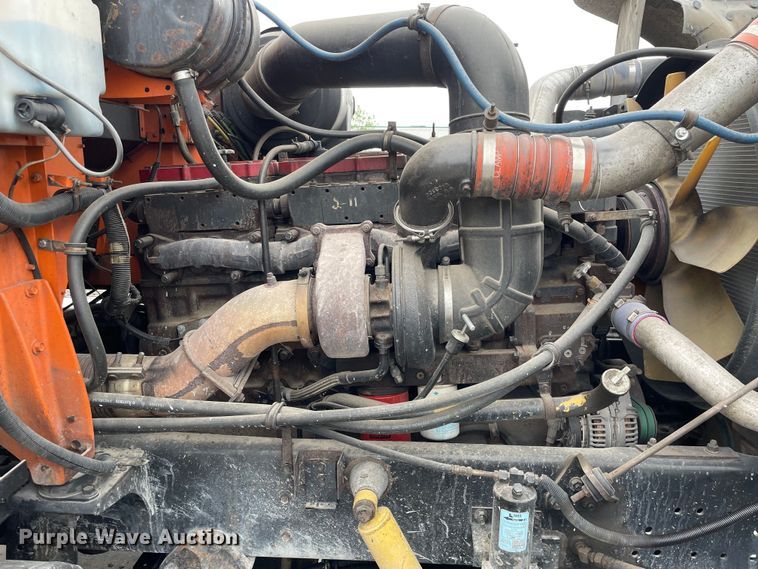 image for item DS5490 1997 International 9200 semi truck