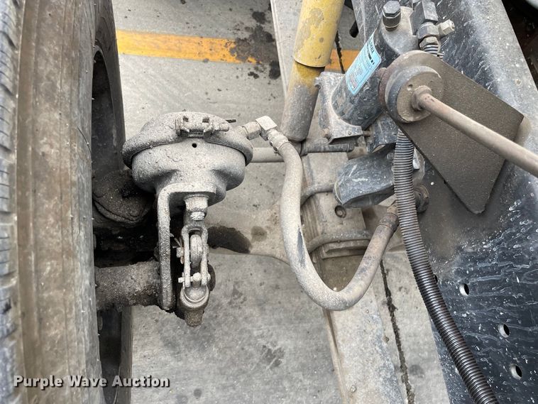 image for item DS5490 1997 International 9200 semi truck