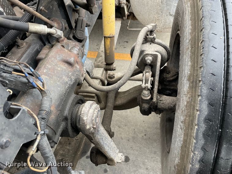 image for item DS5490 1997 International 9200 semi truck