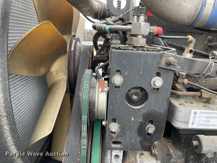 image for item DS5490 1997 International 9200 semi truck