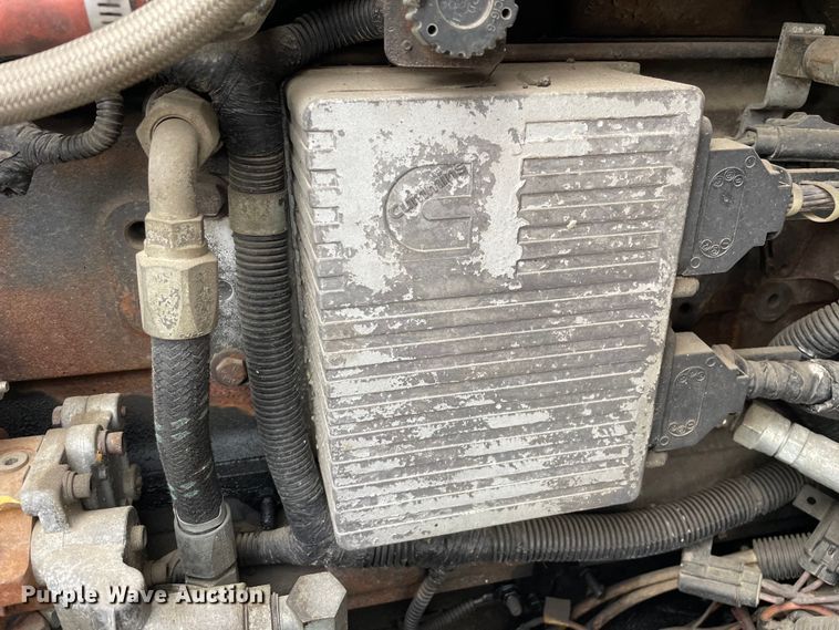 image for item DS5490 1997 International 9200 semi truck