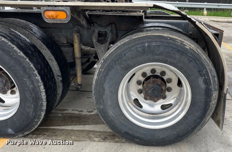 image for item DS5490 1997 International 9200 semi truck