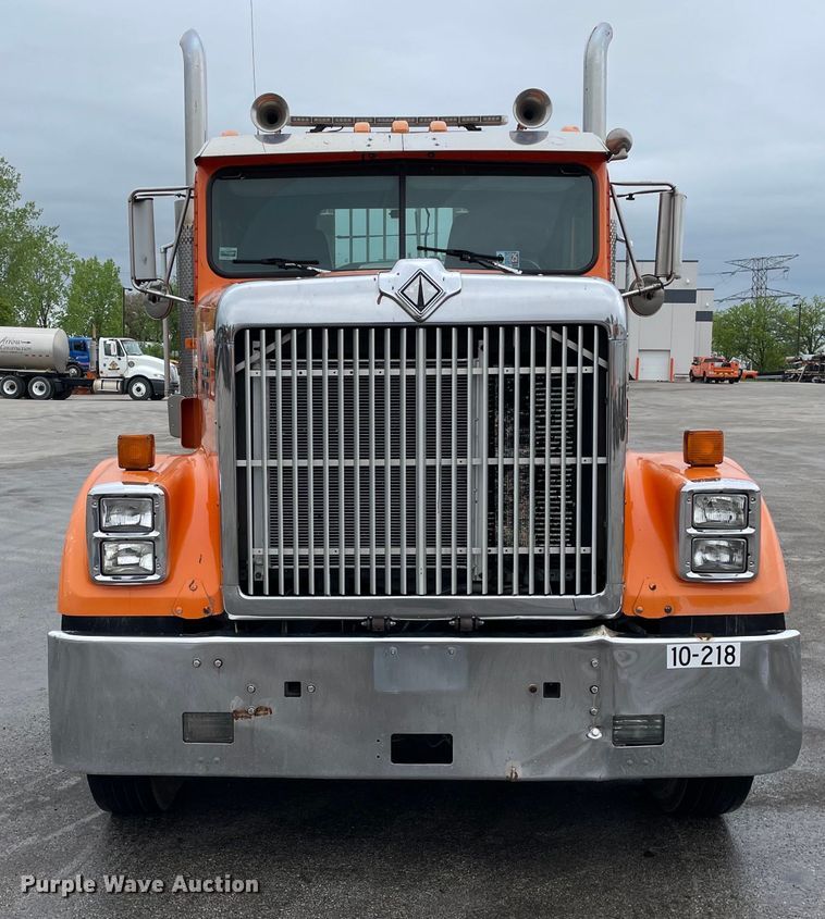 image for item DS5491 1998 International 9300 semi truck