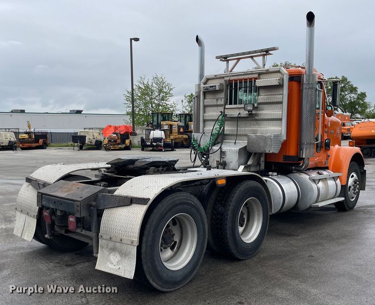 image for item DS5491 1998 International 9300 semi truck