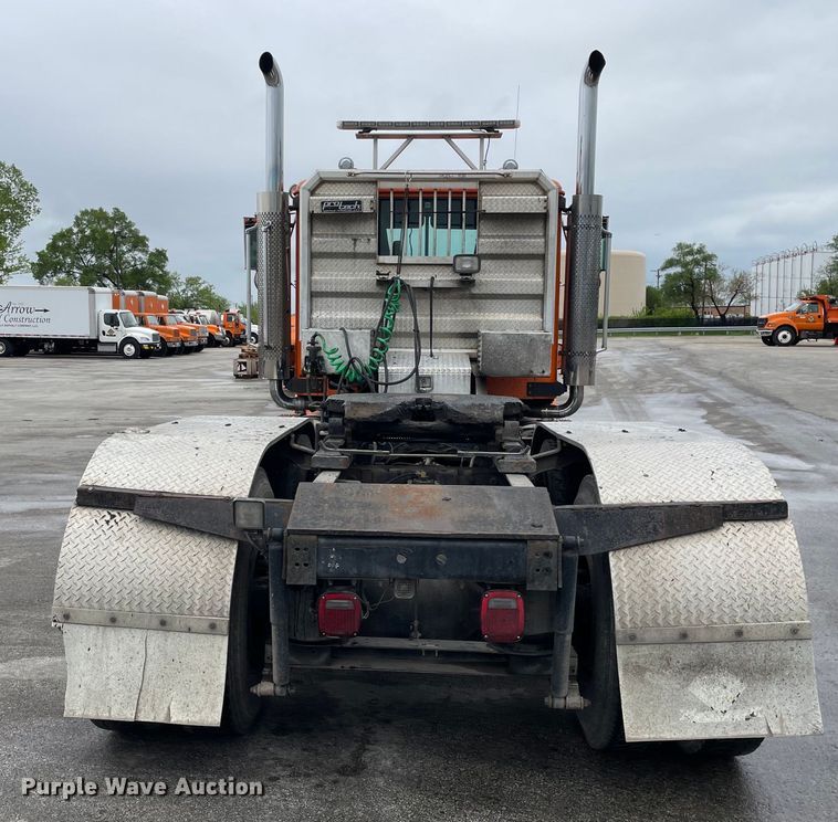 image for item DS5491 1998 International 9300 semi truck