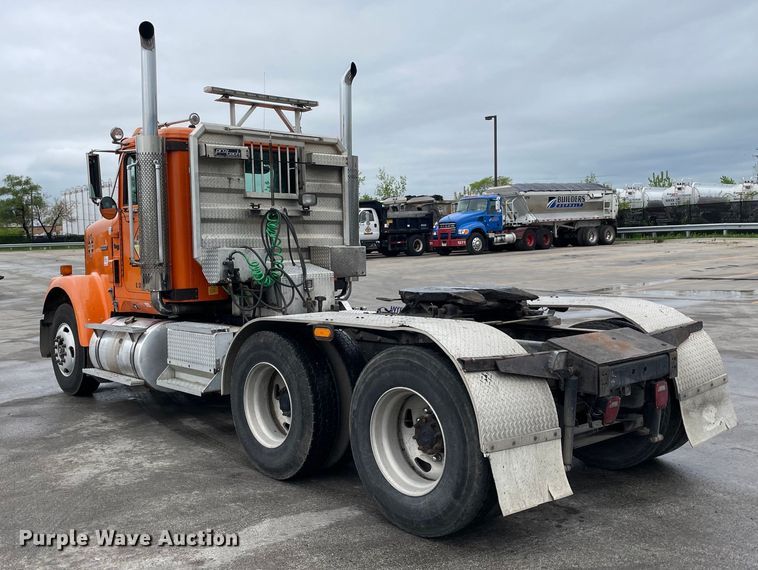 image for item DS5491 1998 International 9300 semi truck