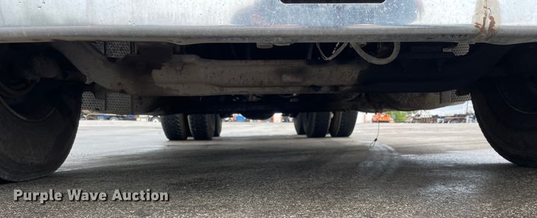 image for item DS5491 1998 International 9300 semi truck