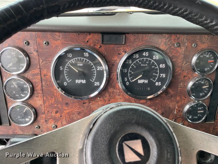 image for item DS5491 1998 International 9300 semi truck