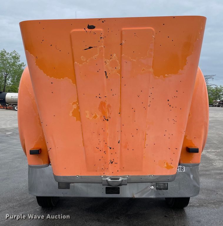 image for item DS5491 1998 International 9300 semi truck