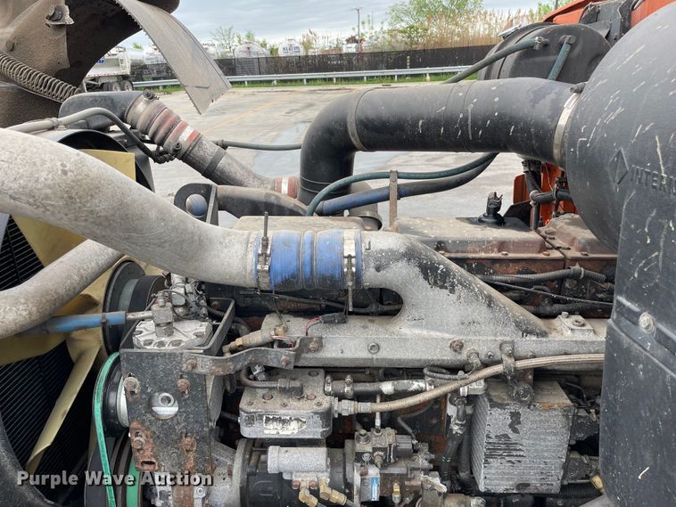 image for item DS5491 1998 International 9300 semi truck