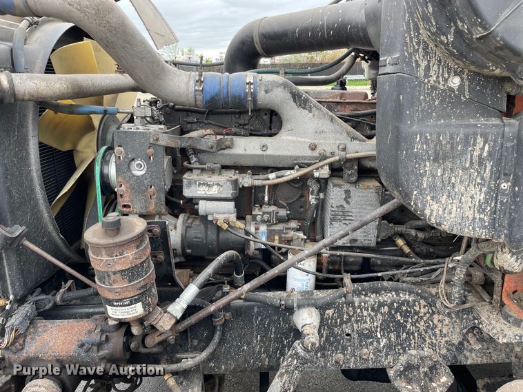 image for item DS5491 1998 International 9300 semi truck