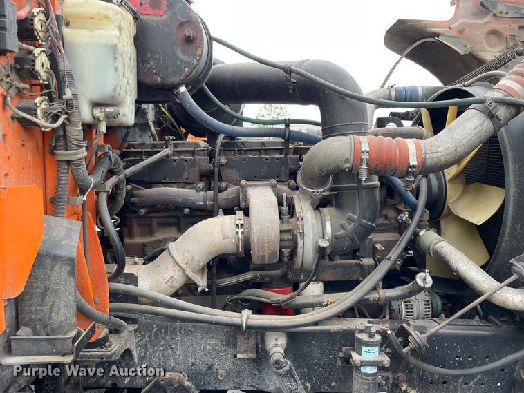 image for item DS5491 1998 International 9300 semi truck