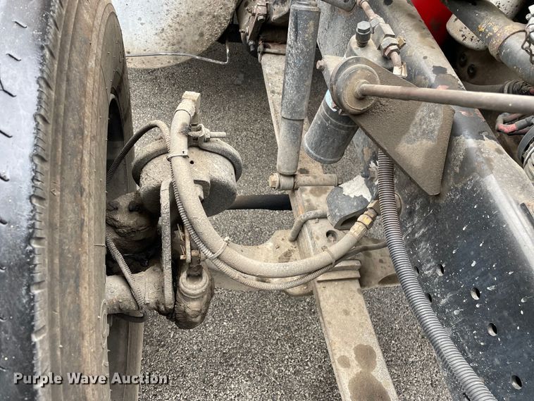 image for item DS5491 1998 International 9300 semi truck