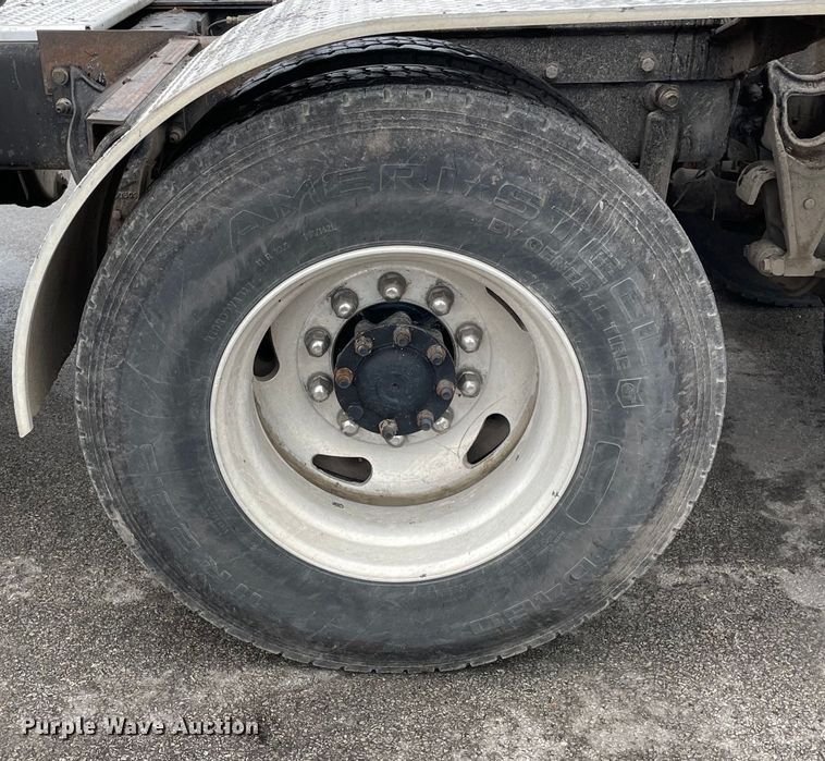 image for item DS5491 1998 International 9300 semi truck