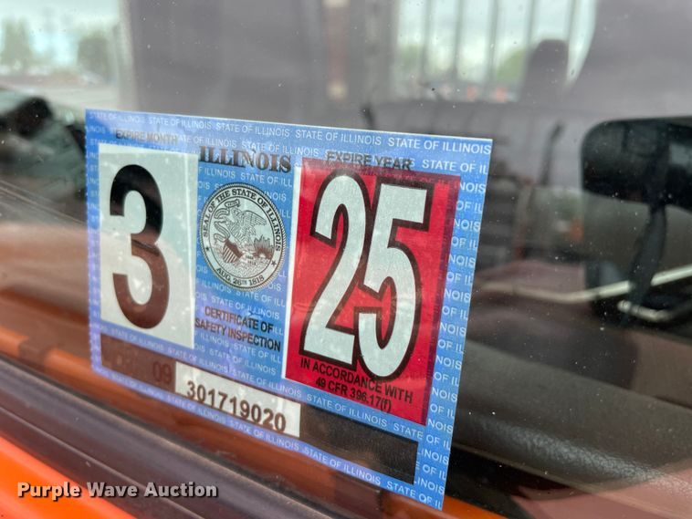 image for item DS5491 1998 International 9300 semi truck