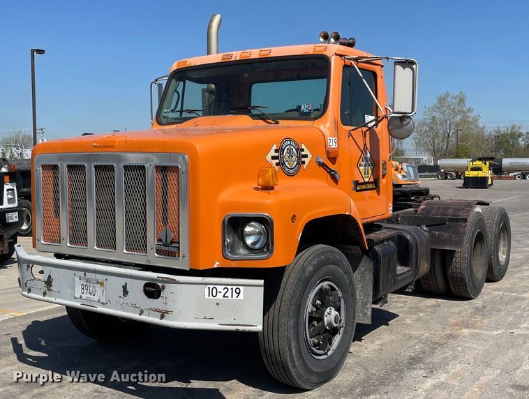 image for item DS5502 1999 International  2674 semi truck