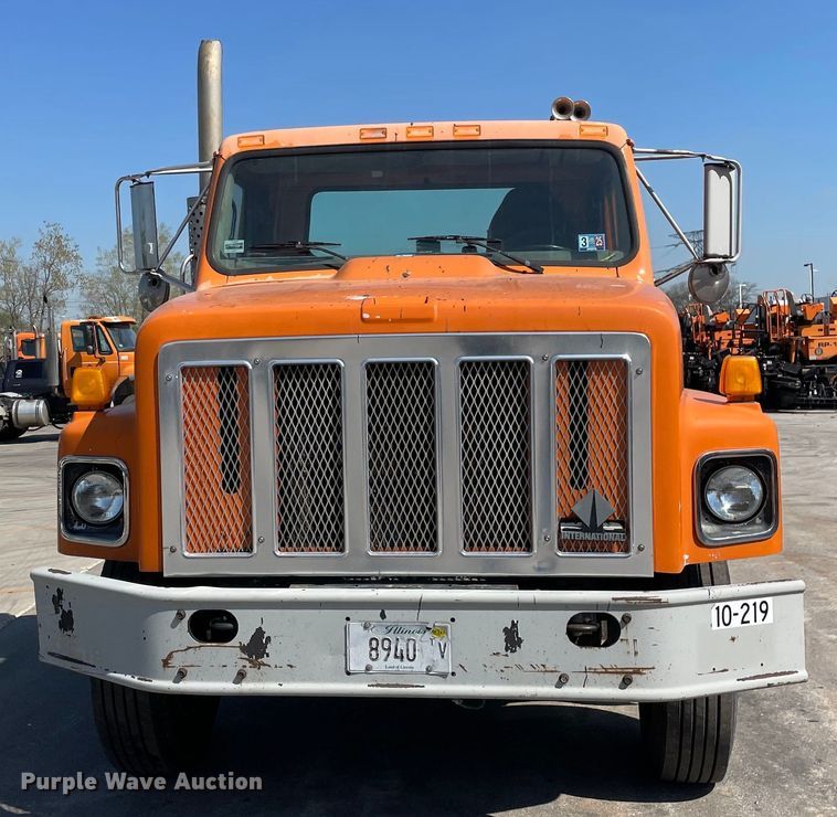image for item DS5502 1999 International  2674 semi truck