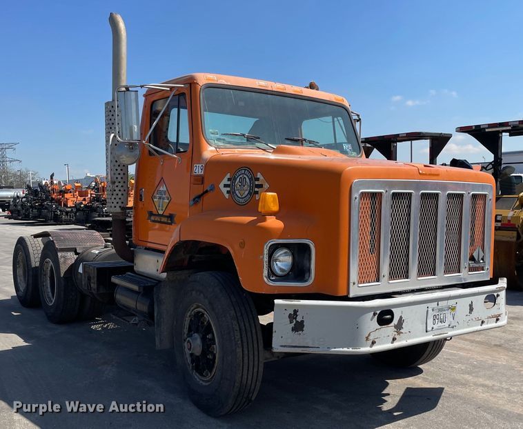 image for item DS5502 1999 International  2674 semi truck