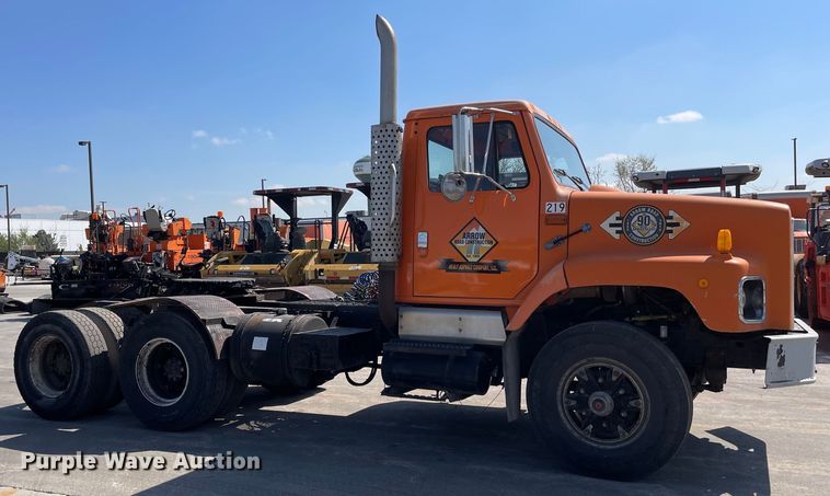 image for item DS5502 1999 International  2674 semi truck