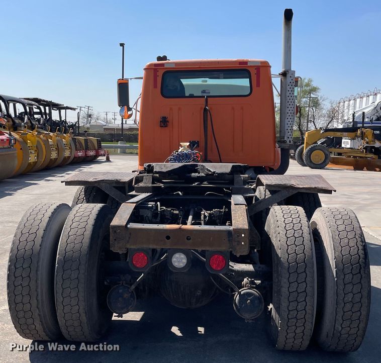 image for item DS5502 1999 International  2674 semi truck