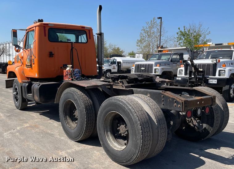 image for item DS5502 1999 International  2674 semi truck