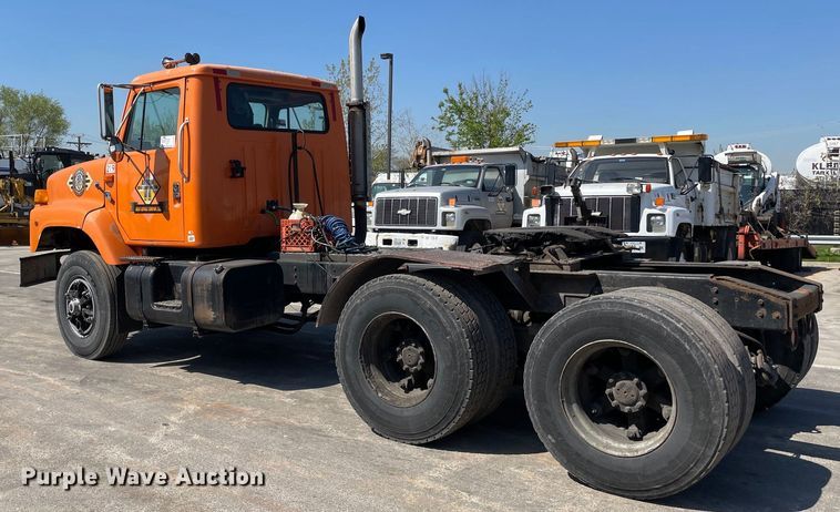 image for item DS5502 1999 International  2674 semi truck